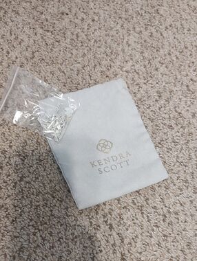 Kendra Scott Light Gray Necklace With Jewelry Pouch with Gold Logo